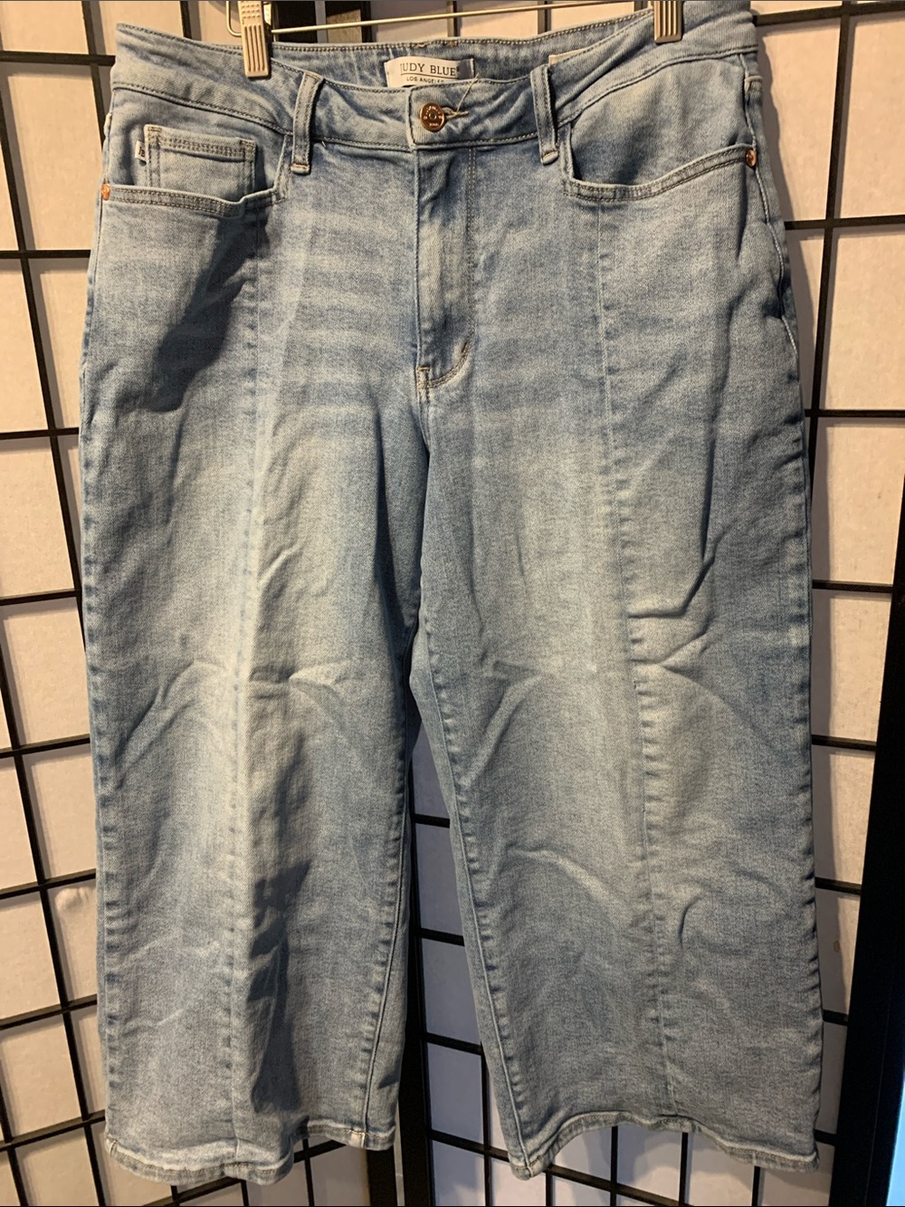 Judy Blue Woman’s Light Wash Wide Leg Cropped Size 16W